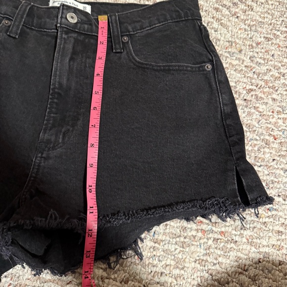 Abercrombie & Fitch The Mom Shorts High Rise Denim Black Frayed Hem-Size 30 (10) - Picture 9 of 12